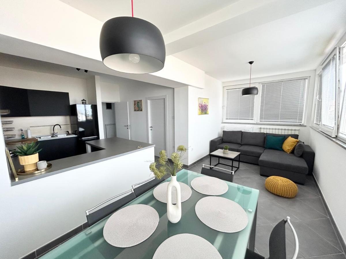 Apartment Flora Пула Екстериор снимка