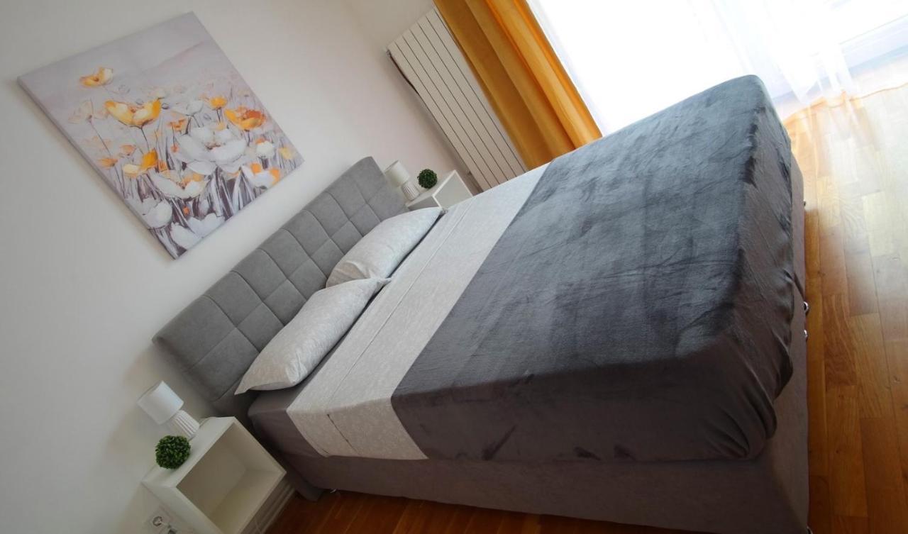 Apartment Flora Пула Екстериор снимка