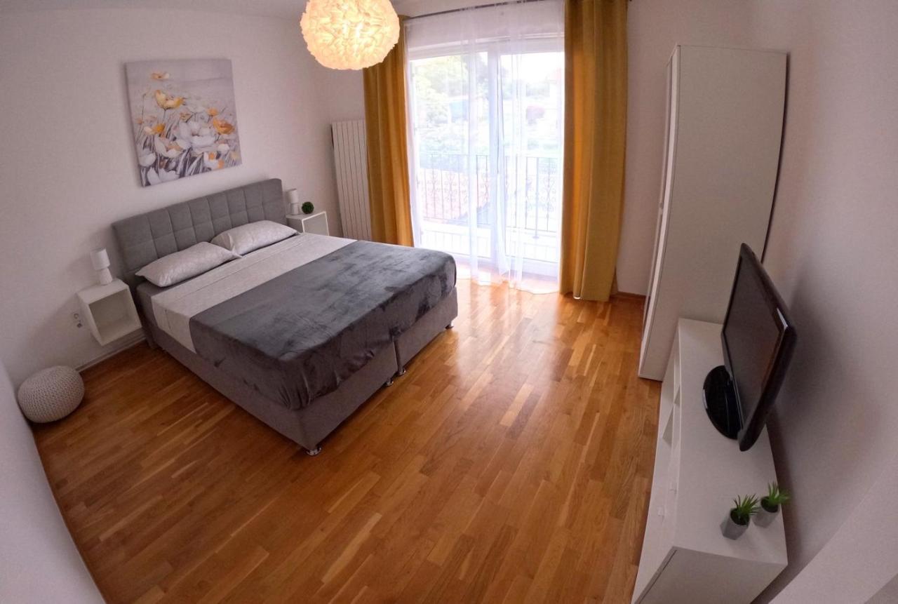 Apartment Flora Пула Екстериор снимка