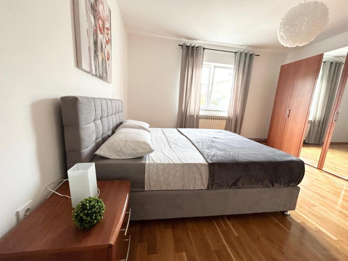 Apartment Flora Пула Екстериор снимка